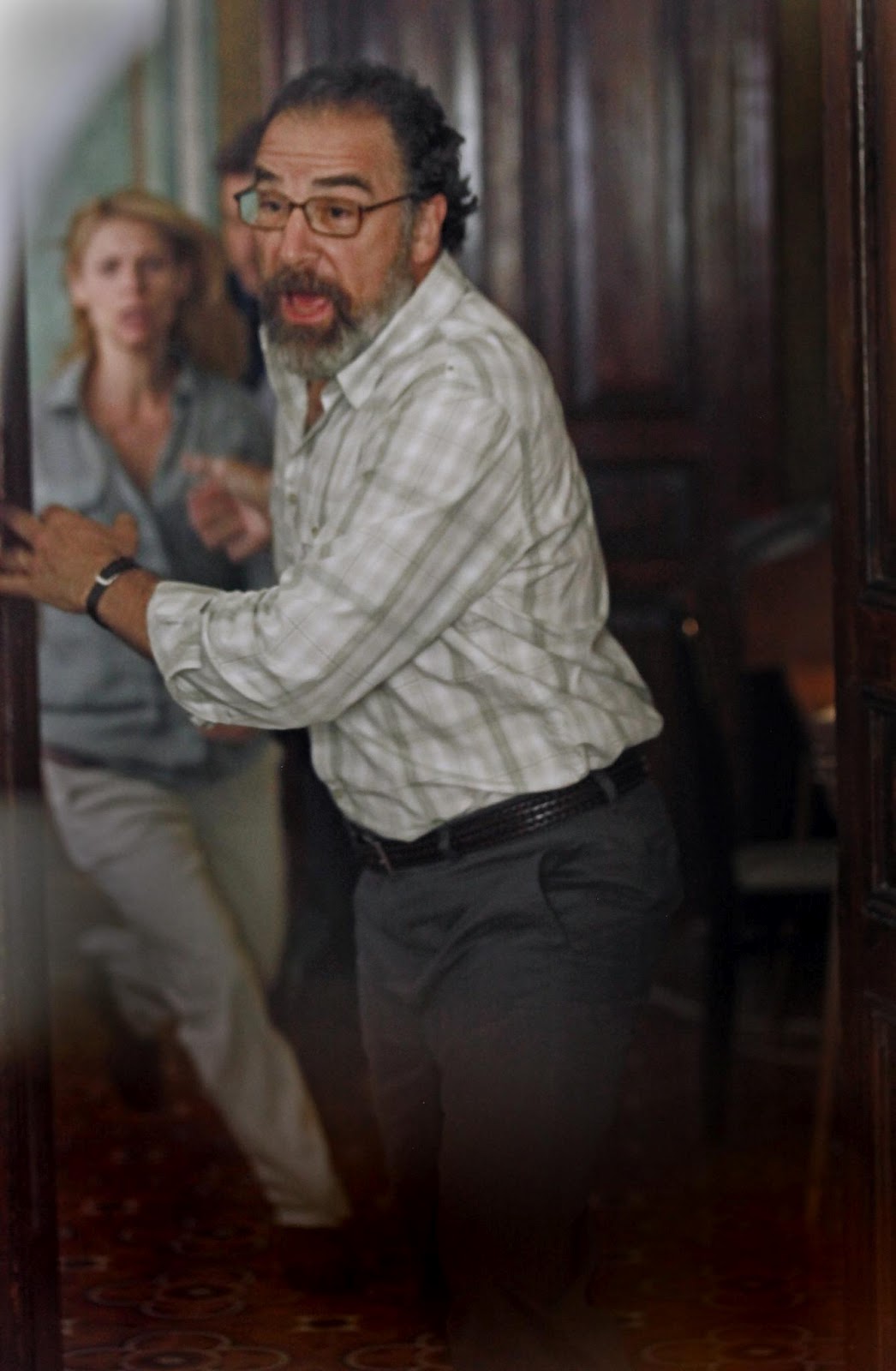 http://3.bp.blogspot.com/-6eZjAJPA954/UGNyiBYWH0I/AAAAAAAAa50/qCclXQA7Dt8/s1600/claire-danes-and-mandy-patinkin-in-homeland-large-picture.jpg