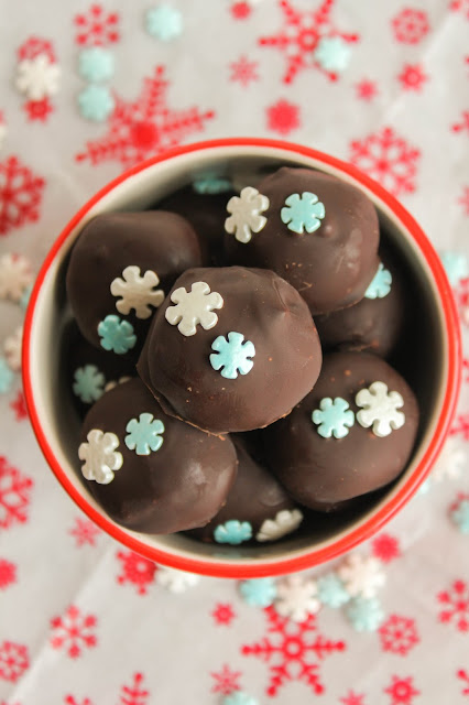 OREO Cookie Balls in Mint Chocolate | The Chef Next Door #OREOCookieBalls
