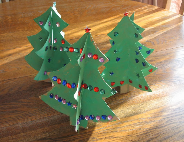 Almost Unschoolers: Simple Christmas Craft - 3D Cardboard Christmas Trees