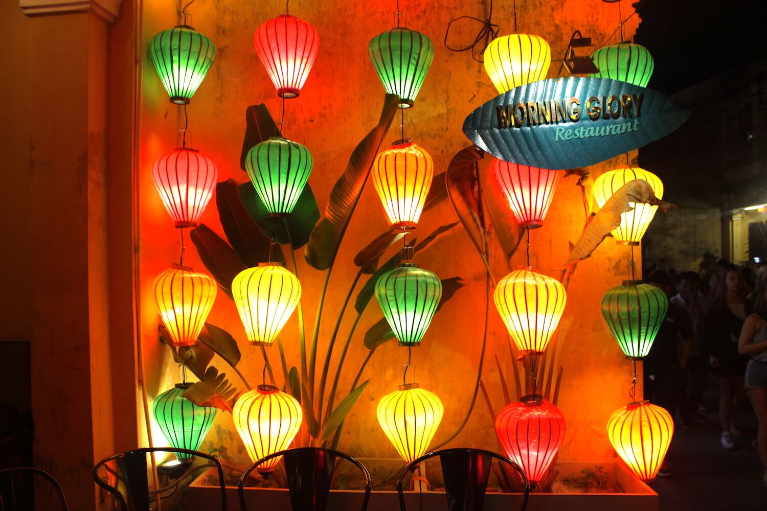 hoi an night lights morning glory restaurant lanterns