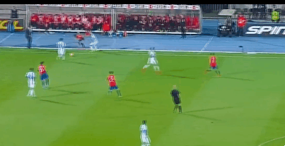 어제자 메시 어그로 끄는 모습.gif | 인스티즈