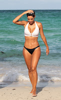 Nicole Murphy shows off her bikini body 