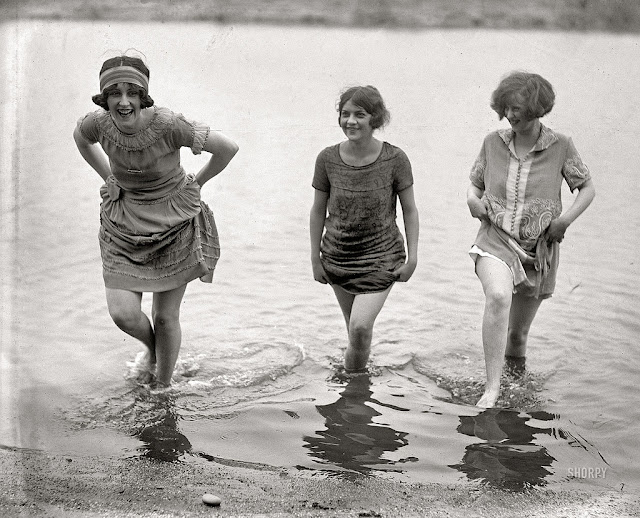43 Interesting Vintage Snapshots of Women in Swimsuits From the 1920s ...