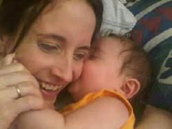 Una hermosa foto de Nicolás besando a su madre