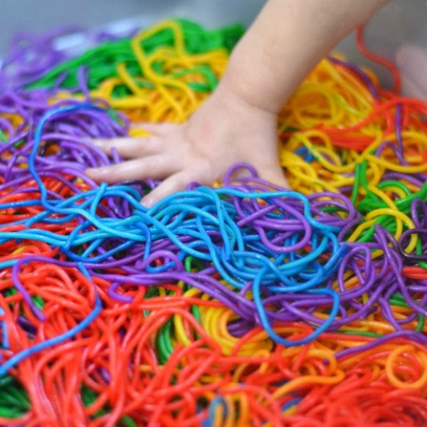Dye noodles in every color to make rainbow spaghetti for kids. #rainbowspaghetti #howtodyepasta #sensoryactiviteistoddlers #sensoryplay #growingajeweledrose #activitiesforkids