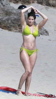 Softly Temperature Stephanie Seymour Sizzled On The Sand With Green