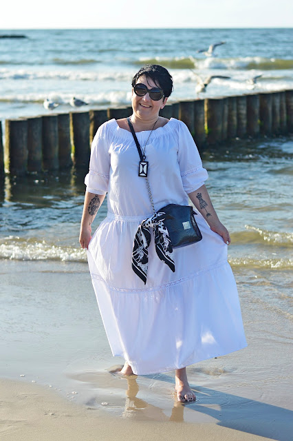 biała sukienka Reserved, sukienka na lato, sukienka na wakacje, sukienka nad morze
