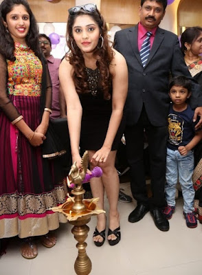 Surabhi at Naturals Franchise Salon Launch