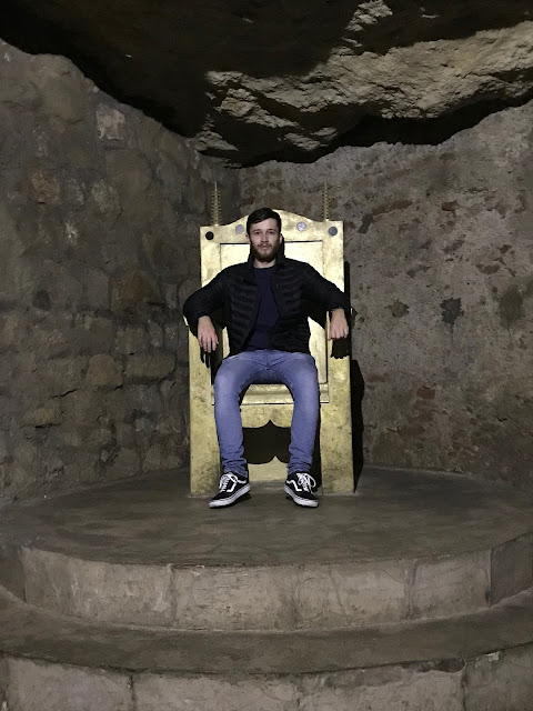 Budapest things to do - catacombs throne