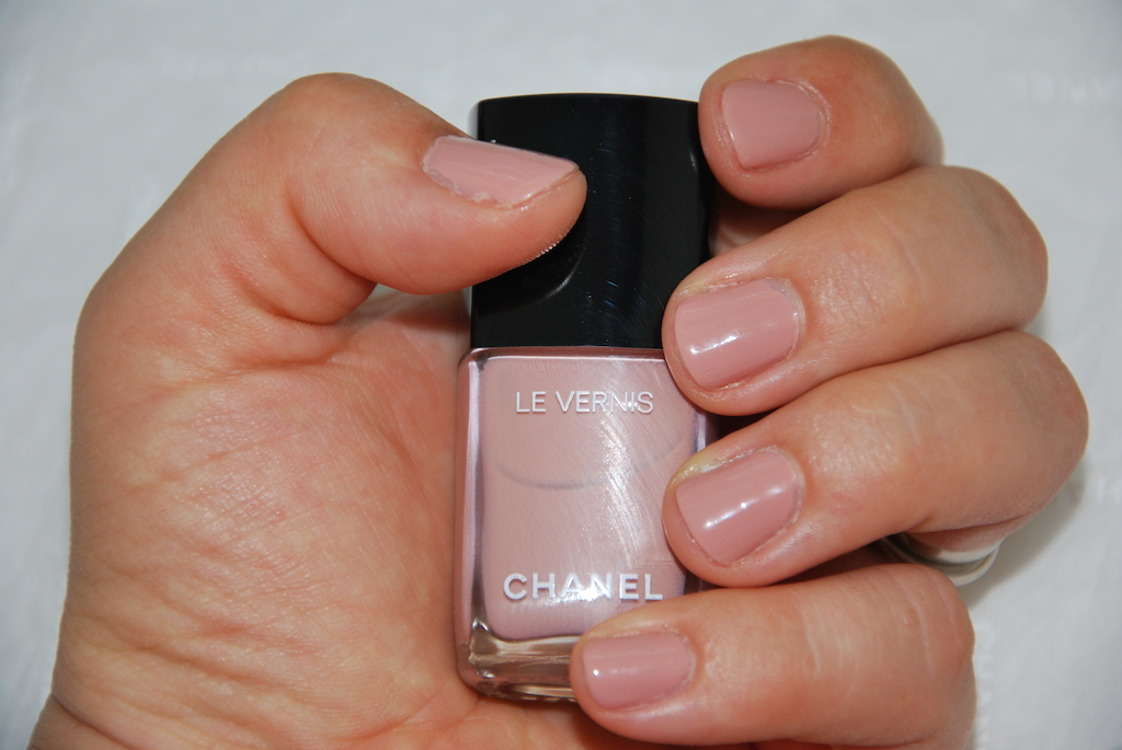 Quirky, Busy, and Beautiful: Chanel Longwear Le Vernis and Le Gel