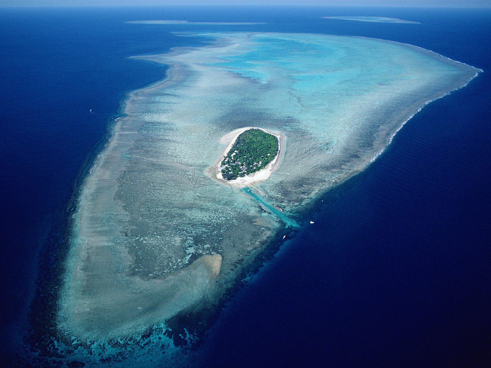 Aerial_of_Heron Island_Great_Barrier_Reef_Marine_Park_Queensland_Australia