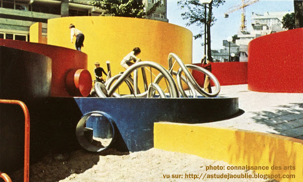 Ivry-sur-Seine - Aire de Jeux Sculpure  Sculpteur : Gérard Chireix  Création: 1970 