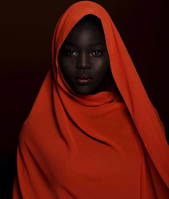 Absolutely Stunning Pictures Shows How Beautiful This "Queen Of The Dark" Model Is.