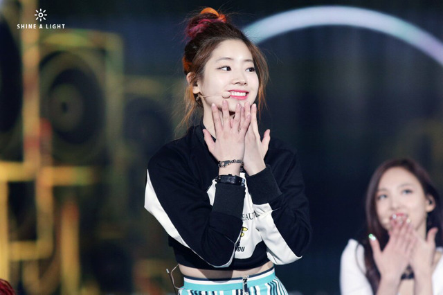 트와이스 다현 똥머리 | 인스티즈