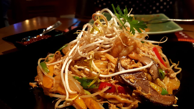 food blogger dubai bamee ped stir fried noodles