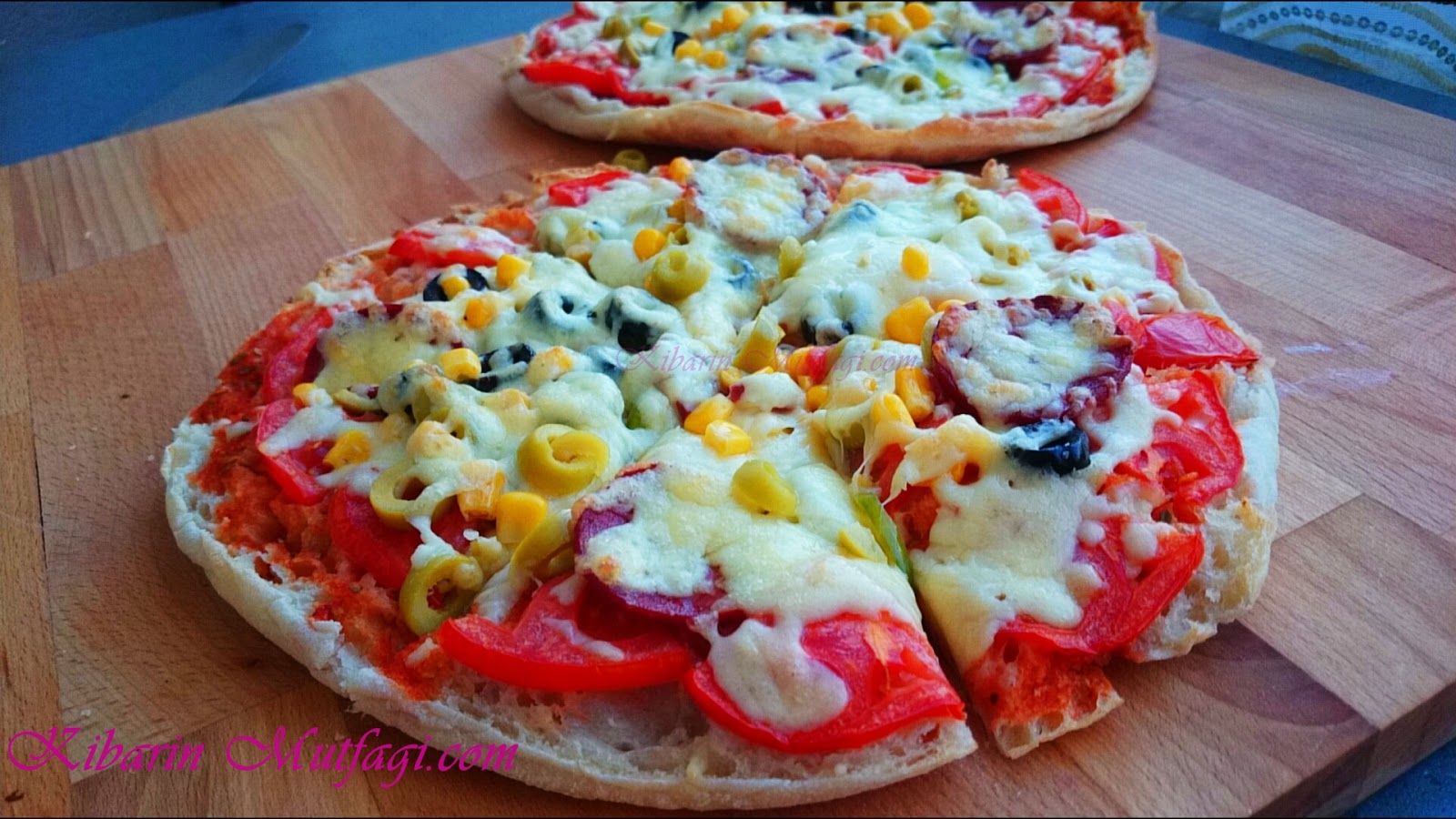 5 dakikada pizza nasıl yapılır Kahvaltılık nefis pizza tarifi