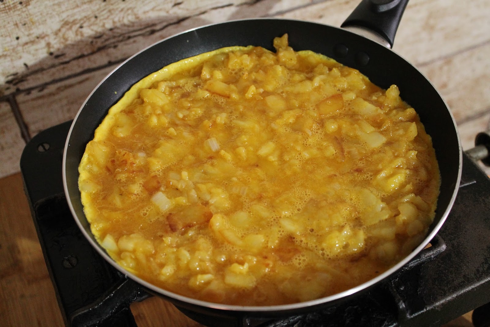 SaldemiKocina. Tortilla de Patatas con cebolla y huevos camperos.