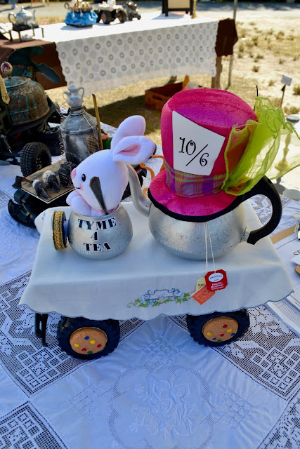Over the Crescent Moon: Featured Teapot Racer: Time 4 Tea