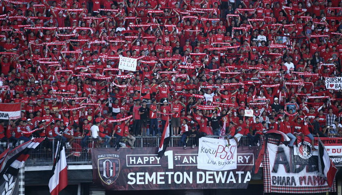 Pendukung Bali United Gelar Nobar Semifinal Piala Bhayangkara 2016 - kabarnusa.com