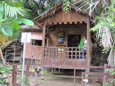 Rumah-rumah Tradisional di Sarawak dan Sabah - Pemandangan & Senibina