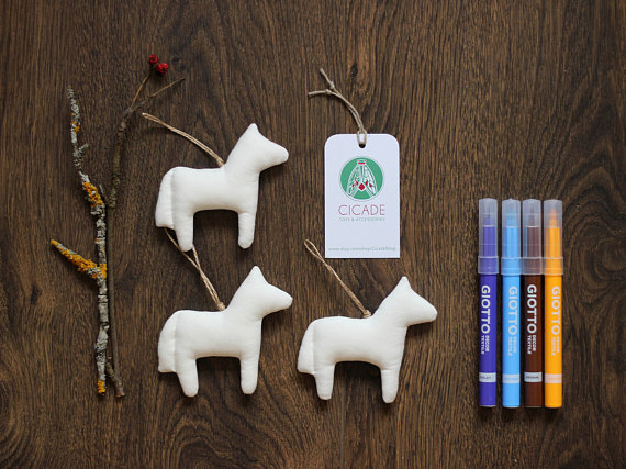 A moment of crafts: Handmade Christmas Tree Ornaments