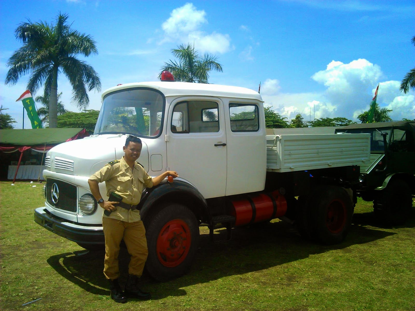 Modifikasi Truck Mercedes Benz 911 Double Cabin