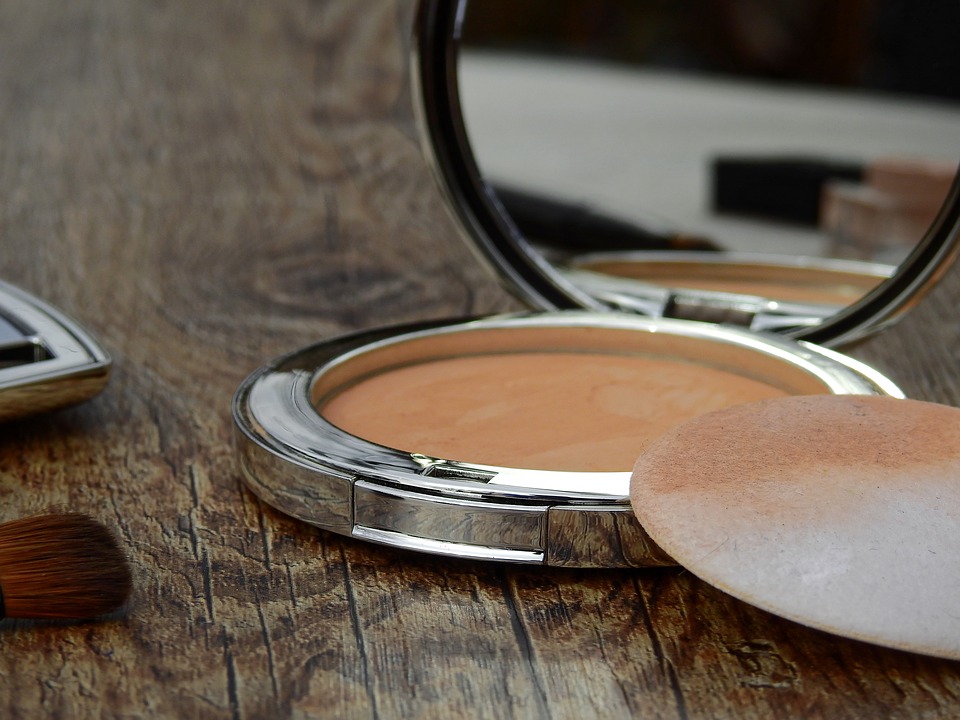 Reasons Why Your Concealer Shade Should Be a Tone Lighter Than Your