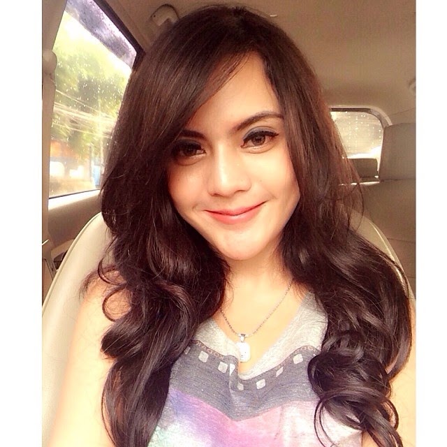 ANGGITA SARI SEKSI CANTIK SELFIE FOTO - ZONA ARTIS LAGI