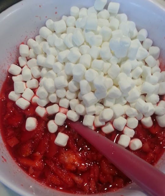 Baking Banquet STRAWBERRY JELLO SALAD