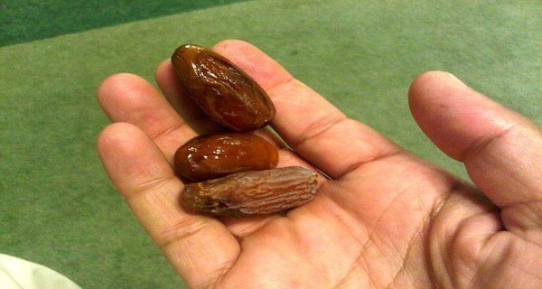 Doctors Recommend Eating 3 Dates A Day