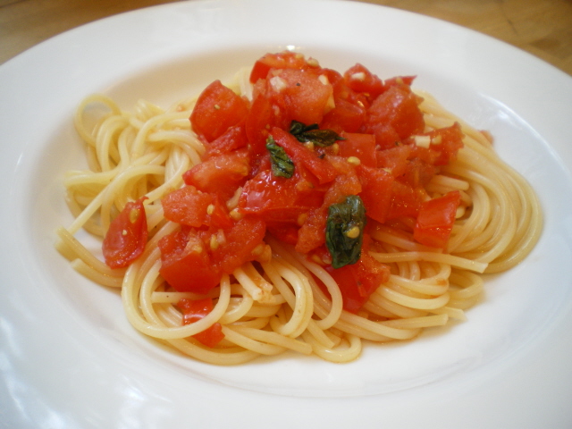 Sekundentakt: Spaghetti mit Tomaten und Basilikum