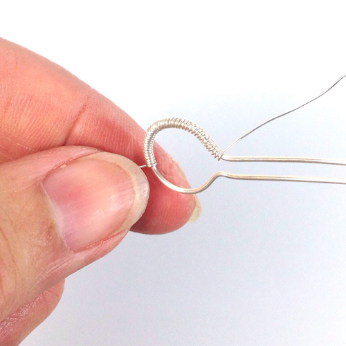 How to Make Coiled Wire Framed Gemstone Earrings / The Beading Gem