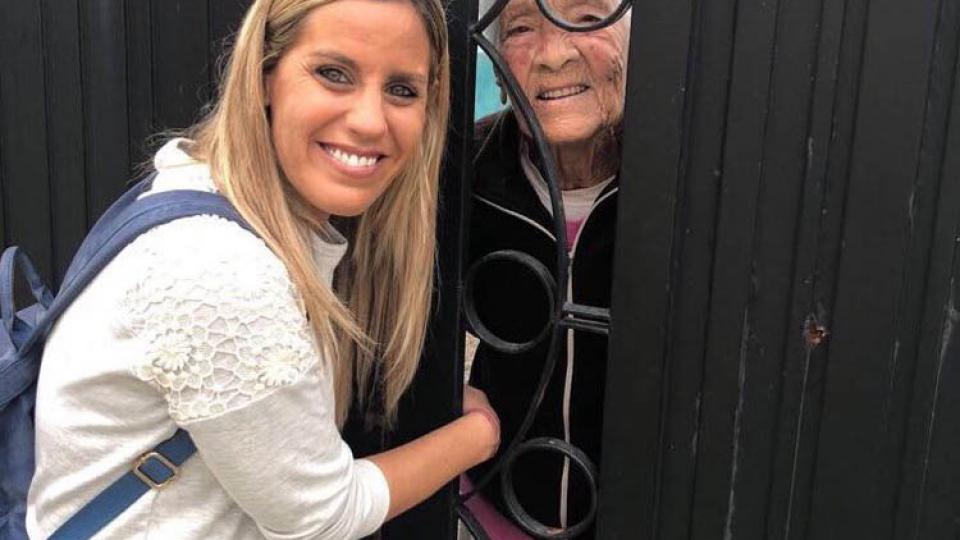 Natalia Villa, la diputada PRO que celebra a una vieja de 96 años que