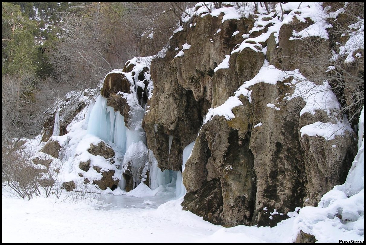 Cascada inferior en invierno (Nacimiento Del Río Cuervo)