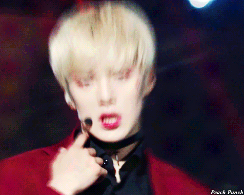 오늘 오드아이, 초커, 망토가 열일한 아이돌 | 인스티즈