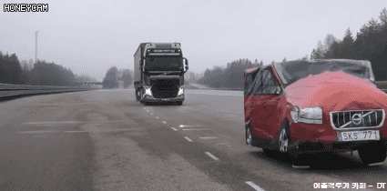 볼보 트럭의 비상 제동 시스템
