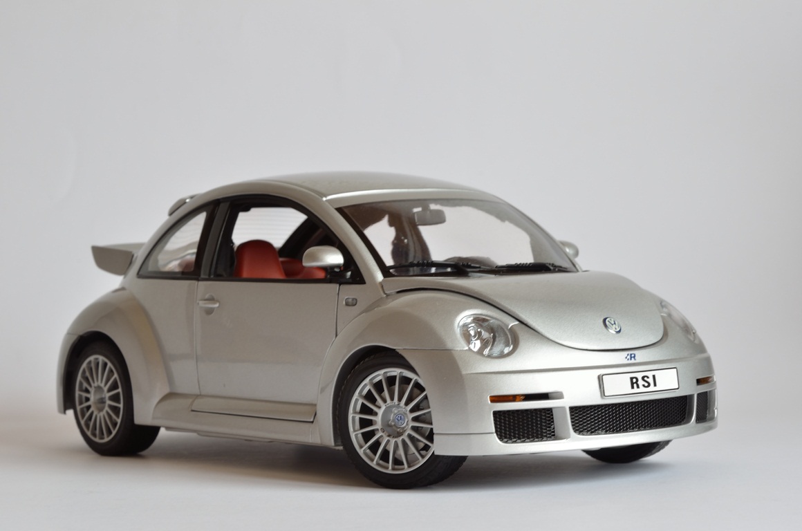 El garaje de Ricardo a escala 1:18