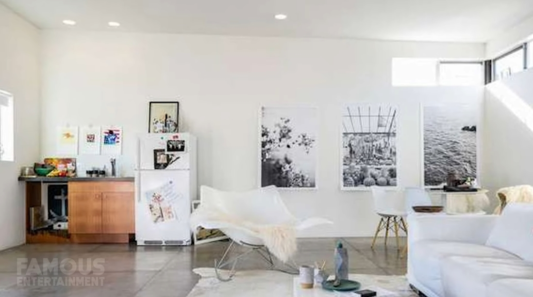 27 Interior Design Photos vs. Margot Robbie's CA Homes In Venice Beach & Hancock Park