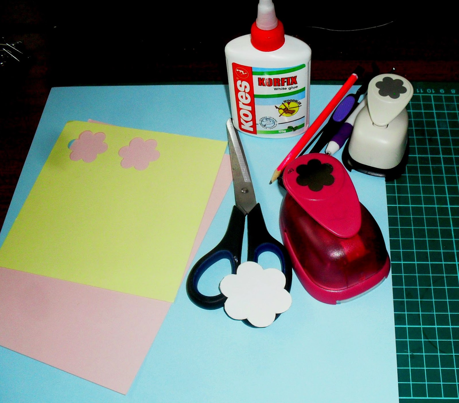 *Скраповый мир*: МК по цветам из кардстока