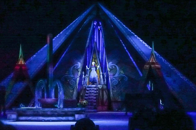 Elsa in coronation clothing at the top of stairs in Disney on Ice presents Frozen