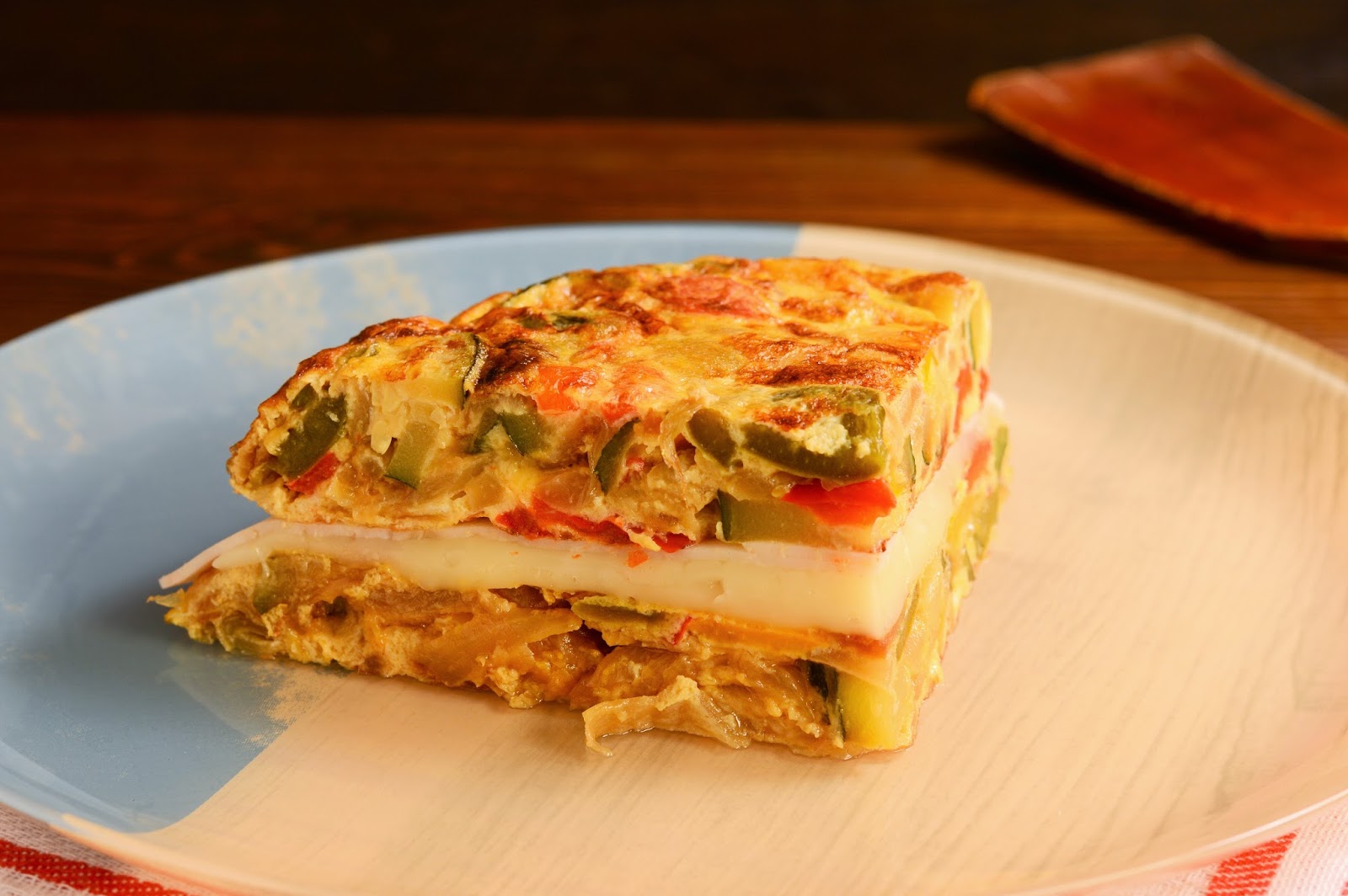 Las recetas de Noe Tortilla de vegetales rellena de pollo y queso