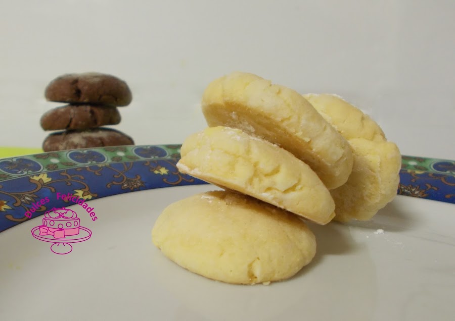 Galletas craqueladas con y sin chocolate