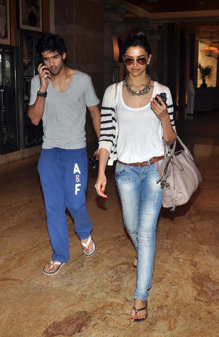 Deepika Padukone spotted with Siddharth Mallya
