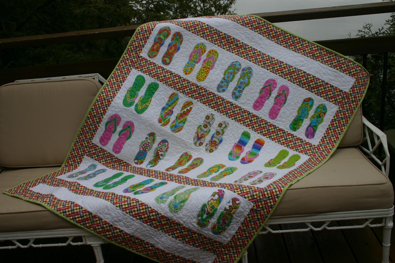 QUILTING AT THE COTTAGE FLIP FLOP QUILT FINISHED, FRIDAY FAV!