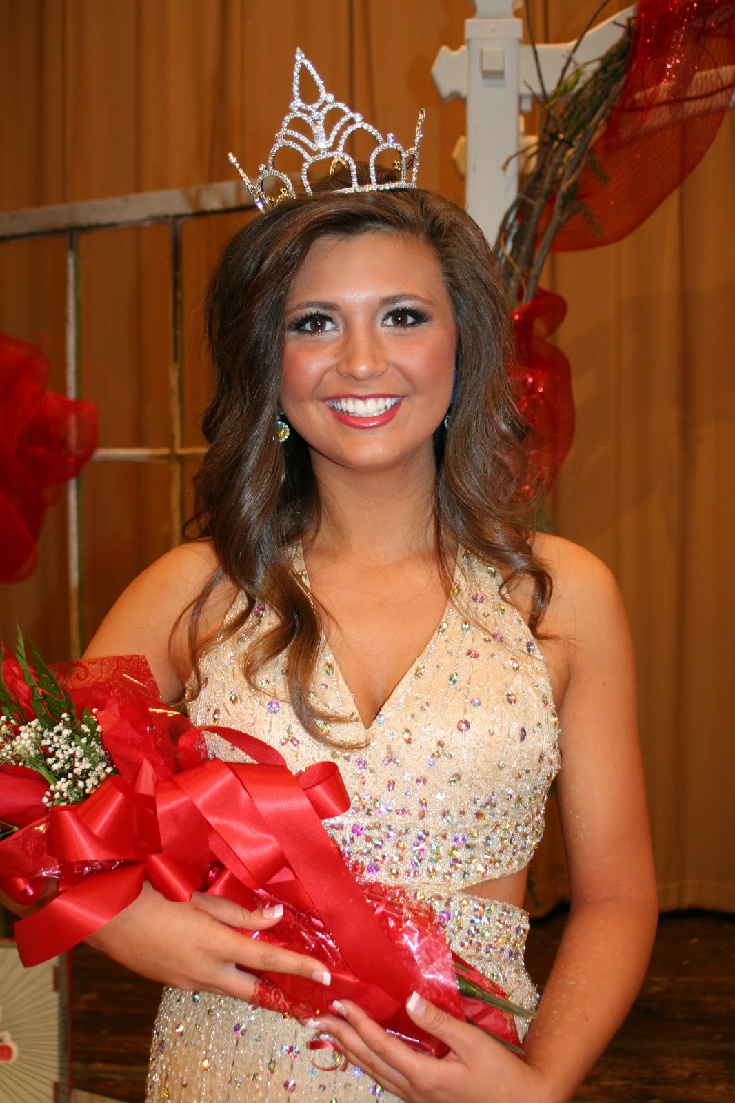 Saline River Chronicle News: Four Crowned at Pink Tomato Pageants