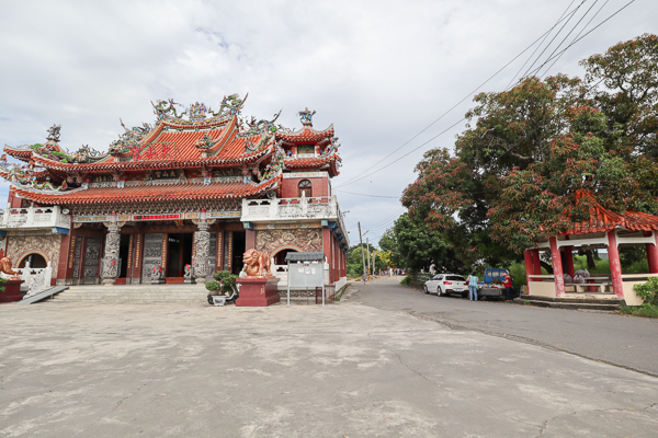 台南白河大山宮竹管屋阿勃勒,吸引大批網美和攝影師來朝聖 台南白河大山宮竹管屋阿勃勒,吸引大批網美和攝影師來朝聖
