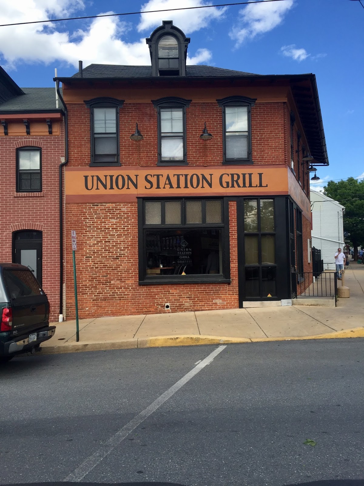 Retired Guys Beer Afternoon Union Station Grill, Columbia Bar 111