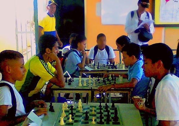 COMENZÓ FASE CIRCUITAL DE AJEDREZ ESCOLAR EN HERES COMENZÓ FASE CIRCUITAL DE AJEDREZ ESCOLAR EN HERES