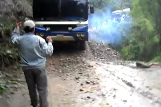 Bas jatuh gaung di Bolivia dirakam dalam kamera