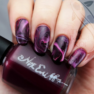 Drip marble nail art